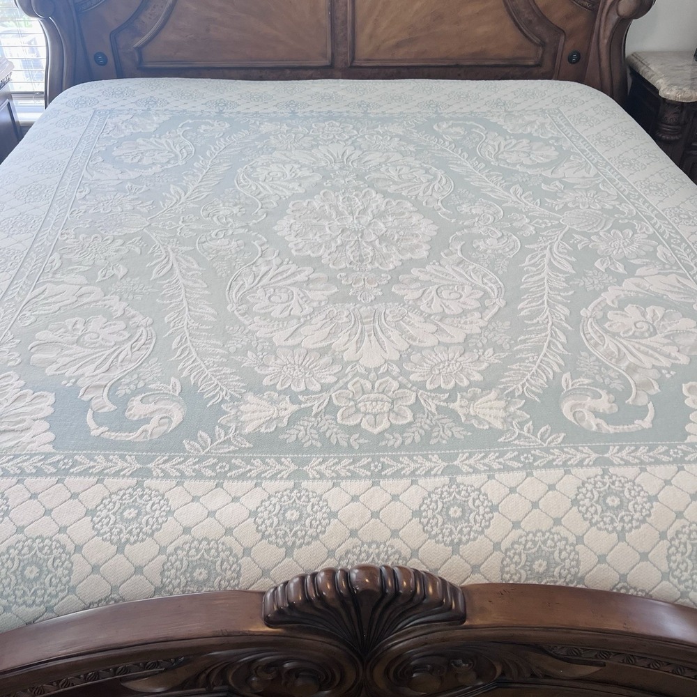 Vtg. Crown Crafts WOVEN BLUE WILLIAMSBURG Cotton FULL BEDSPREAD - 90" x 96"